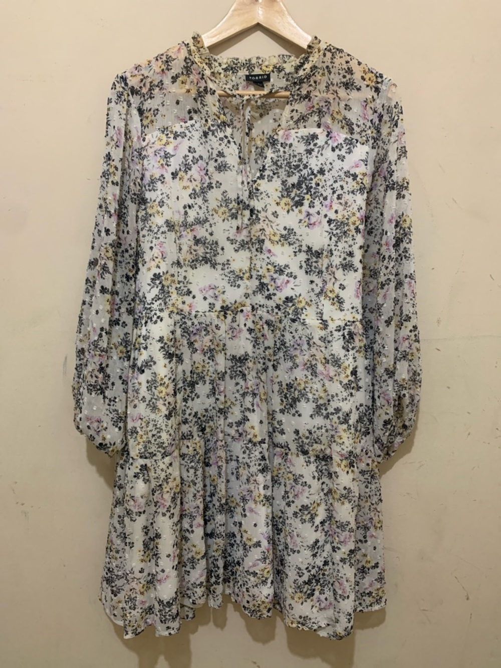 torrid Floral Tie-Neck Chiffon Dress in White with Black, Pink & Yellow size 1x